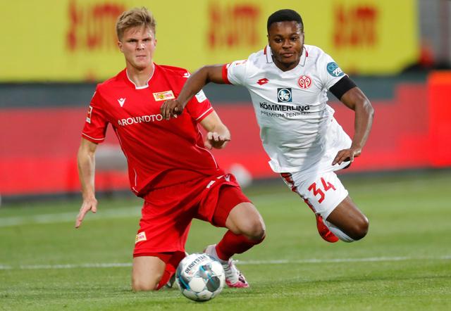 她加强了底 她加强了底