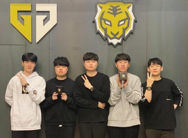 何在小屏上 何在小屏上